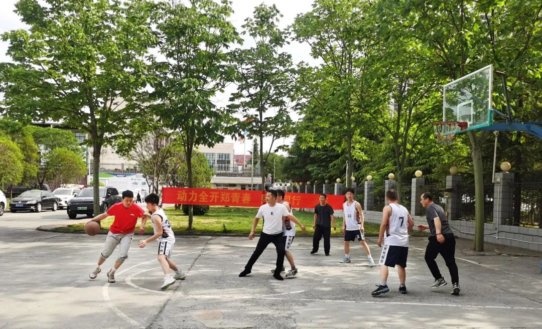 上海山美股份2025春季運(yùn)動(dòng)會(huì)火熱啟幕！拔河、籃球預(yù)賽燃情開戰(zhàn)